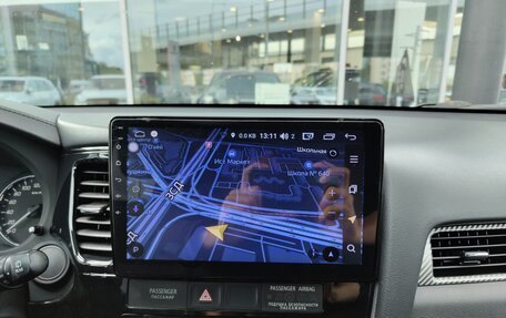 Mitsubishi Outlander III рестайлинг 3, 2017 год, 1 490 000 рублей, 13 фотография