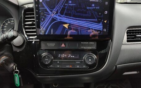 Mitsubishi Outlander III рестайлинг 3, 2017 год, 1 490 000 рублей, 14 фотография