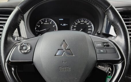 Mitsubishi Outlander III рестайлинг 3, 2017 год, 1 490 000 рублей, 17 фотография
