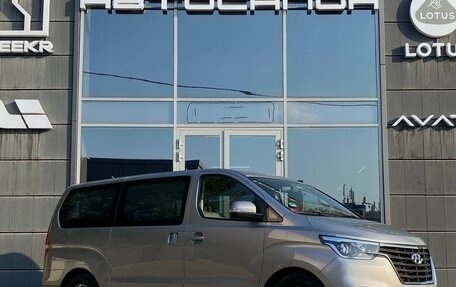 Hyundai Grand Starex Grand Starex I рестайлинг 2, 2019 год, 2 800 000 рублей, 1 фотография