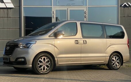 Hyundai Grand Starex Grand Starex I рестайлинг 2, 2019 год, 2 800 000 рублей, 3 фотография