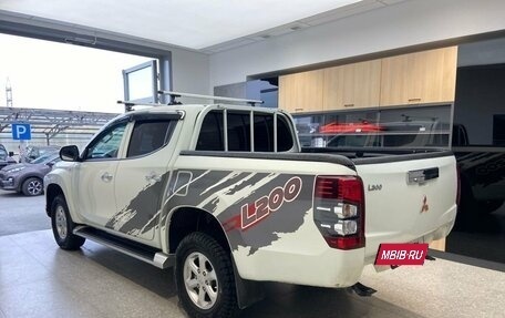 Mitsubishi L200 IV рестайлинг, 2022 год, 3 300 000 рублей, 7 фотография
