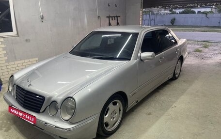 Mercedes-Benz E-Класс, 1999 год, 400 000 рублей, 2 фотография