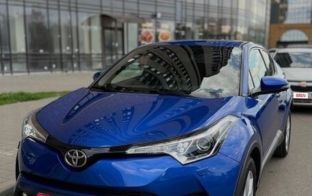 Toyota C-HR I рестайлинг, 2018 год, 2 500 000 рублей, 2 фотография