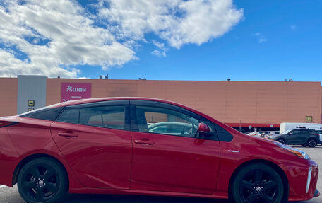 Toyota Prius IV XW50, 2019 год, 2 290 000 рублей, 3 фотография