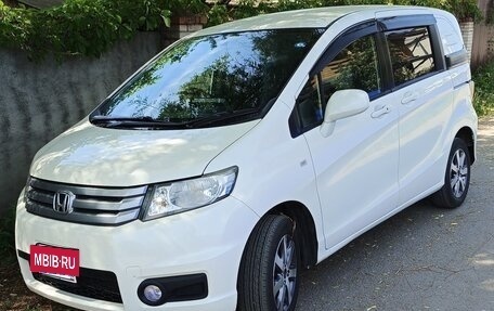 Honda Freed I, 2011 год, 999 999 рублей, 3 фотография