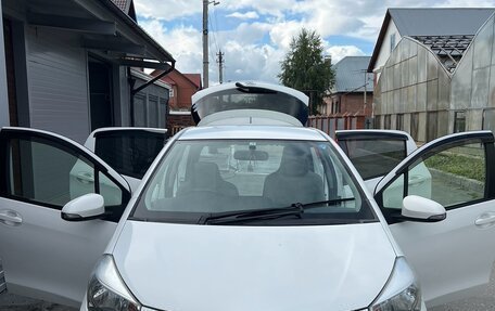 Toyota Vitz, 2011 год, 850 000 рублей, 2 фотография