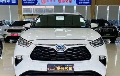 Toyota Highlander, 2021 год, 4 000 000 рублей, 1 фотография