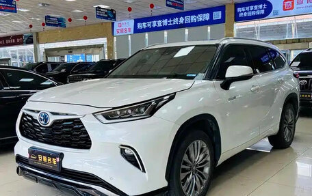 Toyota Highlander, 2021 год, 4 000 000 рублей, 2 фотография