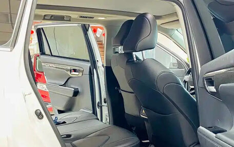 Toyota Highlander, 2021 год, 4 000 000 рублей, 8 фотография