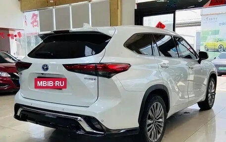 Toyota Highlander, 2021 год, 4 000 000 рублей, 5 фотография