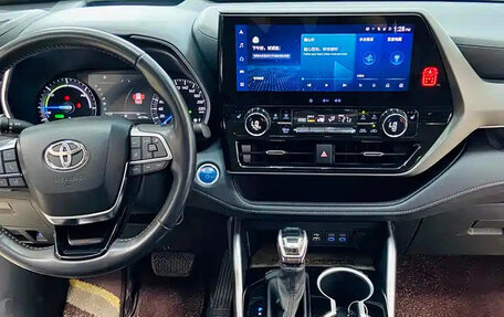 Toyota Highlander, 2021 год, 4 000 000 рублей, 10 фотография