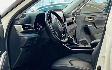 Toyota Highlander, 2021 год, 4 000 000 рублей, 13 фотография