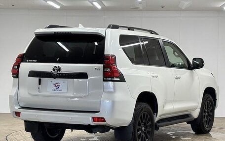 Toyota Land Cruiser Prado 150 рестайлинг 2, 2022 год, 3 760 000 рублей, 4 фотография