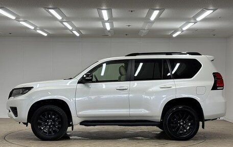Toyota Land Cruiser Prado 150 рестайлинг 2, 2022 год, 3 760 000 рублей, 7 фотография