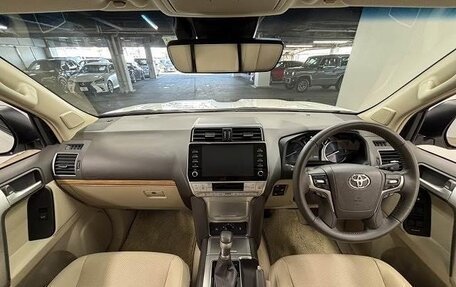 Toyota Land Cruiser Prado 150 рестайлинг 2, 2022 год, 3 760 000 рублей, 9 фотография