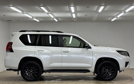 Toyota Land Cruiser Prado 150 рестайлинг 2, 2022 год, 3 760 000 рублей, 6 фотография