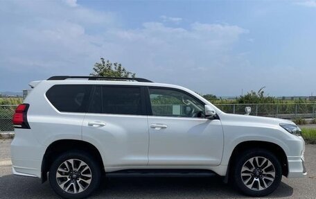 Toyota Land Cruiser Prado 150 рестайлинг 2, 2022 год, 3 810 000 рублей, 4 фотография