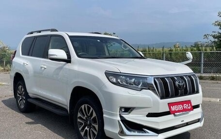 Toyota Land Cruiser Prado 150 рестайлинг 2, 2022 год, 3 810 000 рублей, 6 фотография