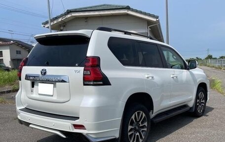 Toyota Land Cruiser Prado 150 рестайлинг 2, 2022 год, 3 810 000 рублей, 7 фотография