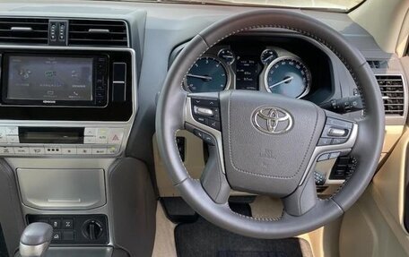 Toyota Land Cruiser Prado 150 рестайлинг 2, 2022 год, 3 810 000 рублей, 15 фотография