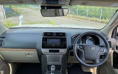 Toyota Land Cruiser Prado 150 рестайлинг 2, 2022 год, 3 810 000 рублей, 14 фотография
