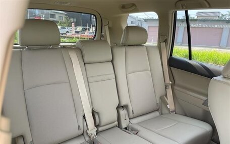 Toyota Land Cruiser Prado 150 рестайлинг 2, 2022 год, 3 810 000 рублей, 13 фотография