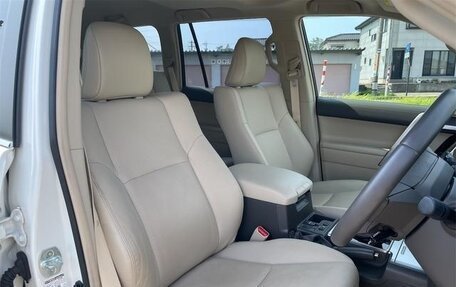 Toyota Land Cruiser Prado 150 рестайлинг 2, 2022 год, 3 810 000 рублей, 12 фотография
