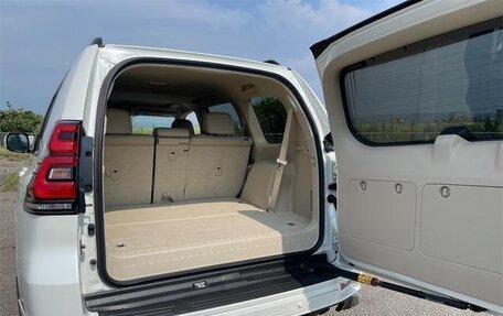 Toyota Land Cruiser Prado 150 рестайлинг 2, 2022 год, 3 810 000 рублей, 16 фотография