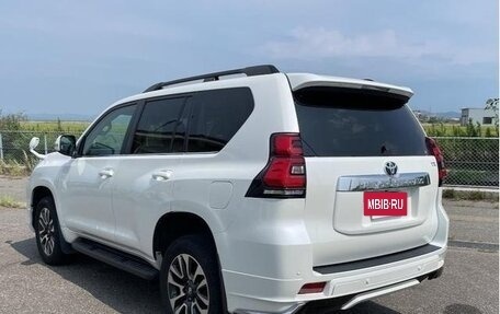 Toyota Land Cruiser Prado 150 рестайлинг 2, 2022 год, 3 810 000 рублей, 8 фотография