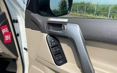 Toyota Land Cruiser Prado 150 рестайлинг 2, 2022 год, 3 810 000 рублей, 18 фотография