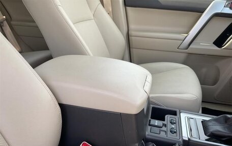Toyota Land Cruiser Prado 150 рестайлинг 2, 2022 год, 3 810 000 рублей, 23 фотография