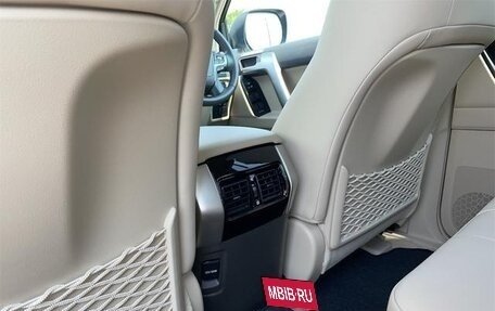 Toyota Land Cruiser Prado 150 рестайлинг 2, 2022 год, 3 810 000 рублей, 27 фотография