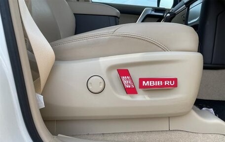 Toyota Land Cruiser Prado 150 рестайлинг 2, 2022 год, 3 810 000 рублей, 28 фотография