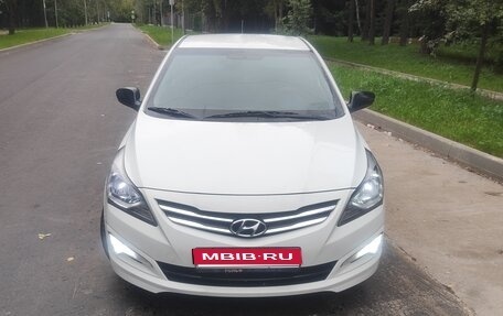 Hyundai Solaris II рестайлинг, 2016 год, 770 000 рублей, 1 фотография