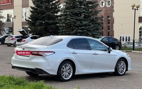 Toyota Camry, 2019 год, 2 850 000 рублей, 2 фотография