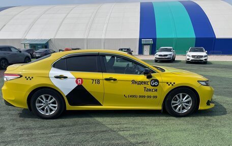 Toyota Camry, 2020 год, 1 800 000 рублей, 6 фотография