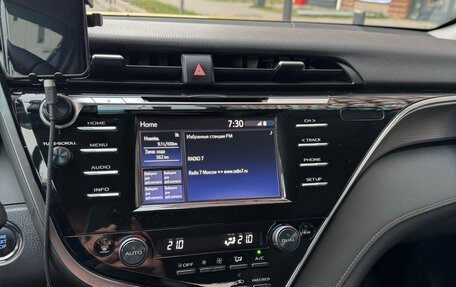 Toyota Camry, 2020 год, 1 800 000 рублей, 10 фотография