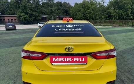 Toyota Camry, 2020 год, 1 800 000 рублей, 3 фотография