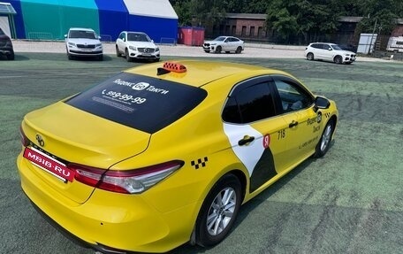 Toyota Camry, 2020 год, 1 800 000 рублей, 4 фотография