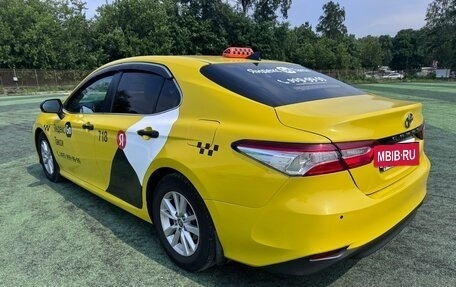 Toyota Camry, 2020 год, 1 800 000 рублей, 5 фотография