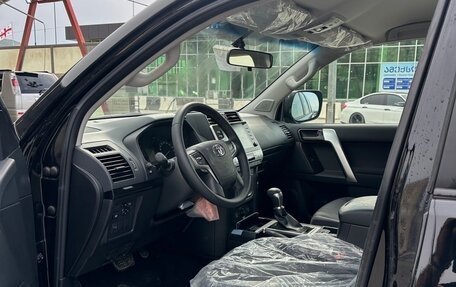 Toyota Land Cruiser Prado 150 рестайлинг 2, 2022 год, 5 300 000 рублей, 3 фотография