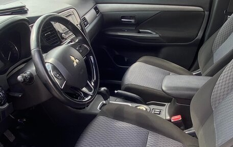 Mitsubishi Outlander III рестайлинг 3, 2015 год, 1 450 000 рублей, 6 фотография