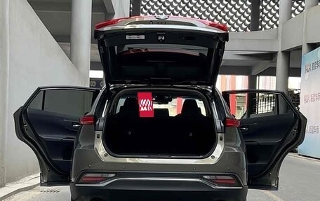 Toyota Harrier, 2022 год, 3 100 000 рублей, 6 фотография