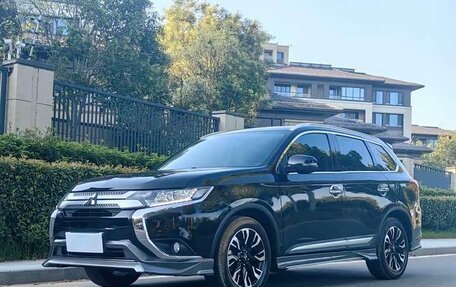 Mitsubishi Outlander III рестайлинг 3, 2021 год, 1 800 000 рублей, 1 фотография