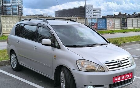 Toyota Avensis Verso I рестайлинг, 2003 год, 995 000 рублей, 2 фотография