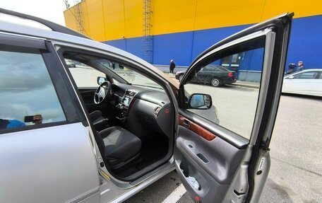 Toyota Avensis Verso I рестайлинг, 2003 год, 995 000 рублей, 9 фотография