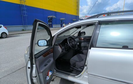 Toyota Avensis Verso I рестайлинг, 2003 год, 995 000 рублей, 7 фотография
