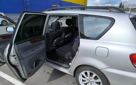 Toyota Avensis Verso I рестайлинг, 2003 год, 995 000 рублей, 8 фотография