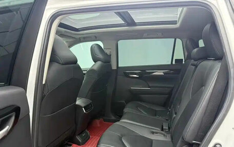 Toyota Highlander, 2022 год, 3 940 000 рублей, 6 фотография